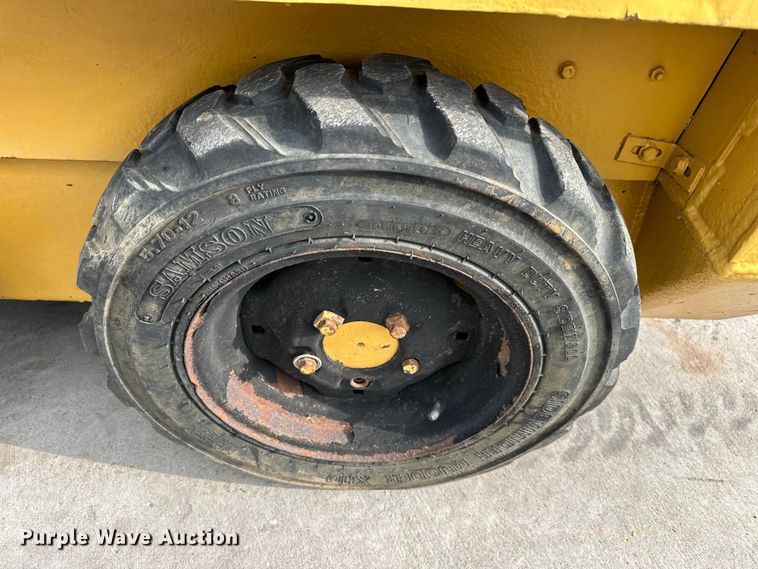 image for item DQ6365 Owatonna 310 skid steer loader