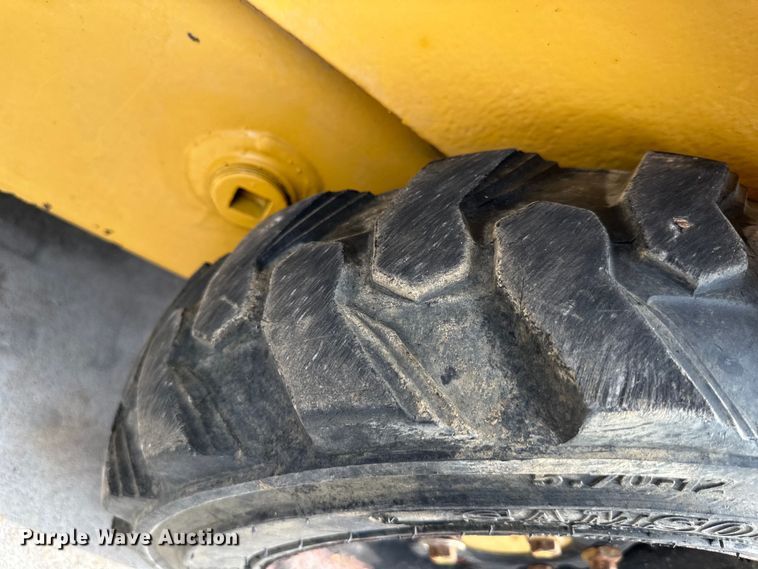 image for item DQ6365 Owatonna 310 skid steer loader