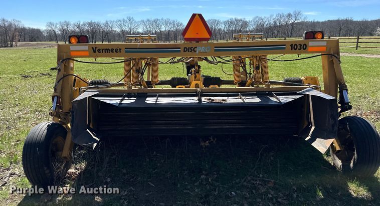 image for item DQ6429 Vermeer MC1030 disc mower