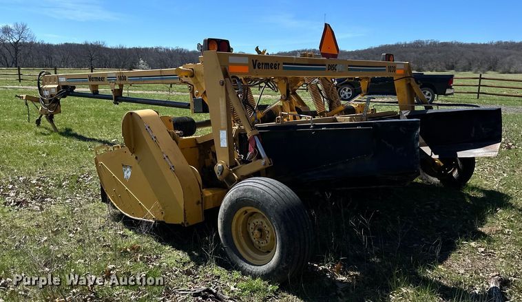 image for item DQ6429 Vermeer MC1030 disc mower