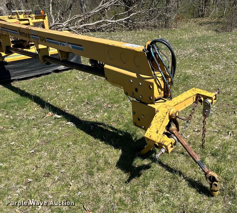 image for item DQ6429 Vermeer MC1030 disc mower
