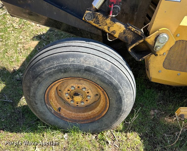 image for item DQ6429 Vermeer MC1030 disc mower