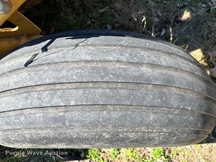 image for item DQ6429 Vermeer MC1030 disc mower