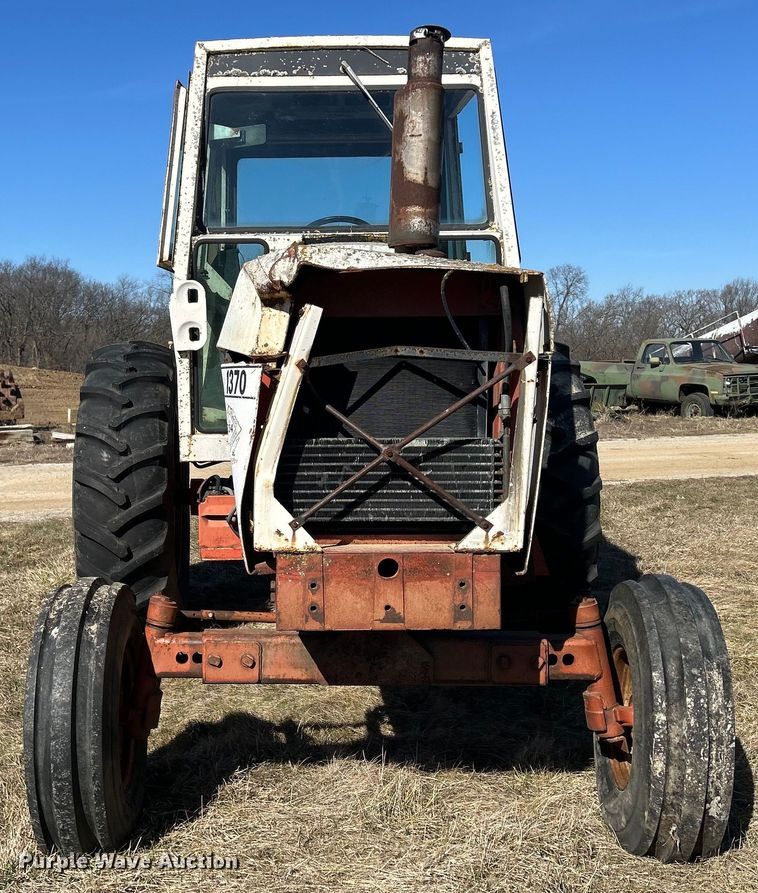 image for item DS0835 Case 1370 tractor