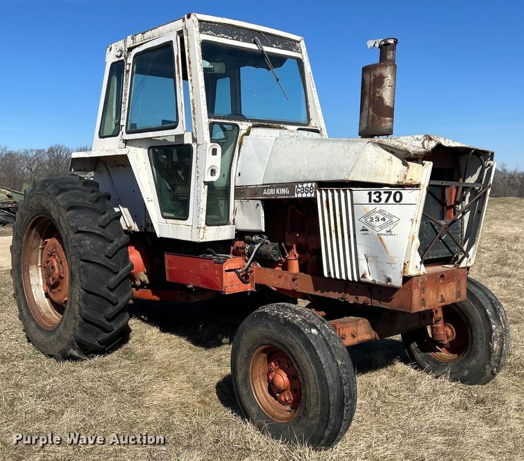 image for item DS0835 Case 1370 tractor