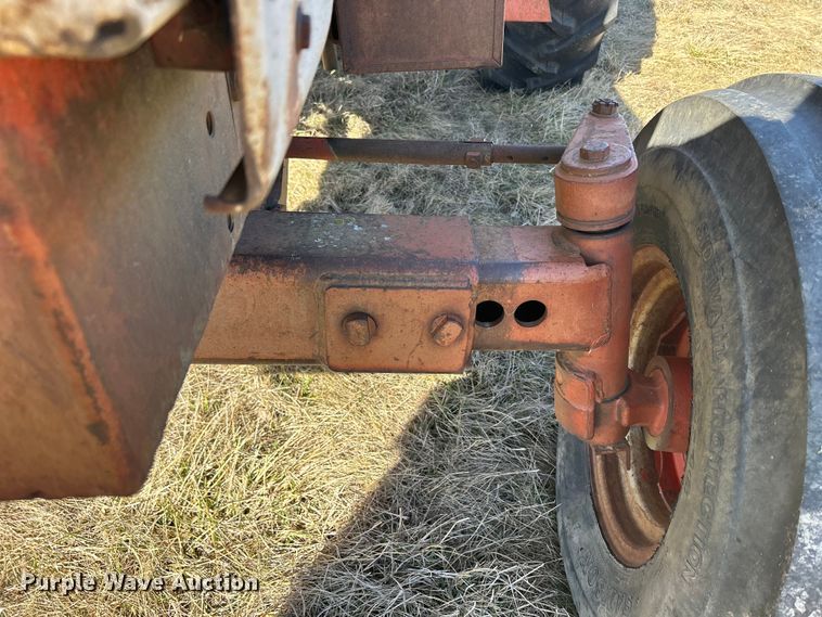 image for item DS0835 Case 1370 tractor