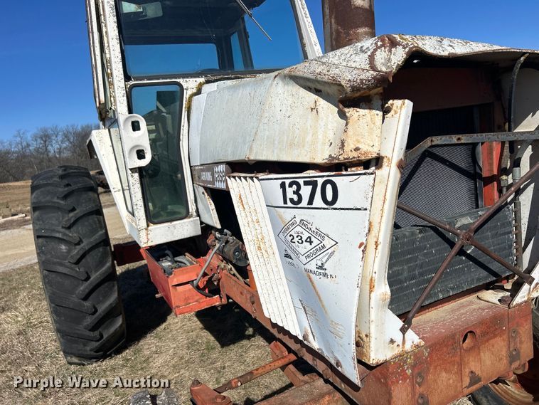 image for item DS0835 Case 1370 tractor