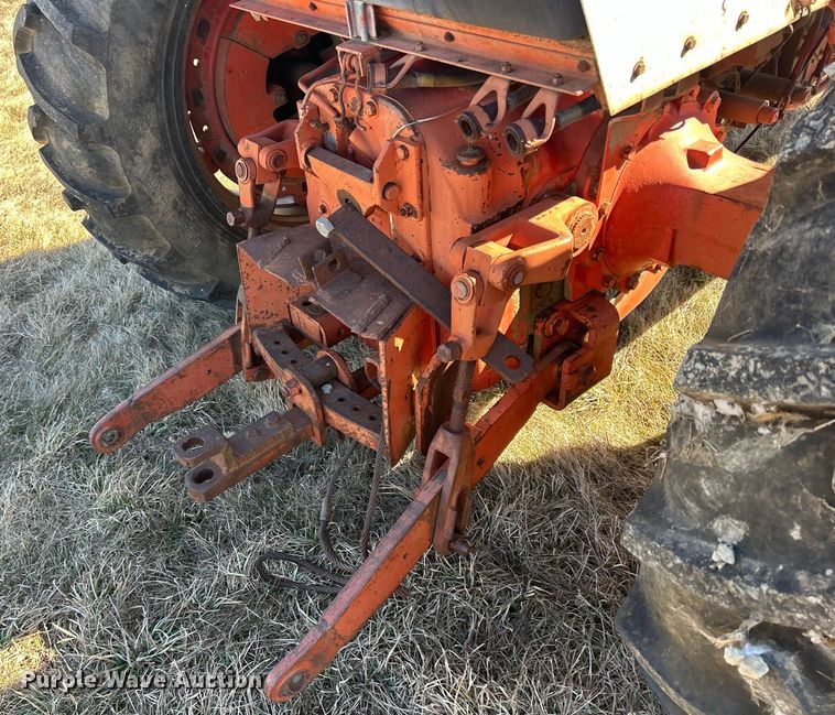 image for item DS0835 Case 1370 tractor