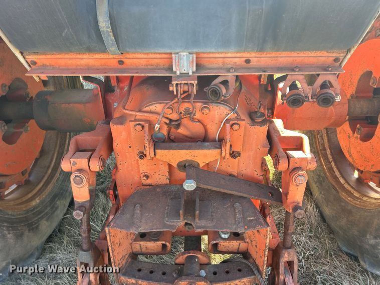 image for item DS0835 Case 1370 tractor