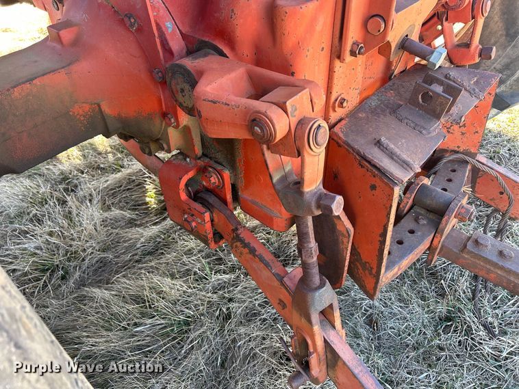 image for item DS0835 Case 1370 tractor