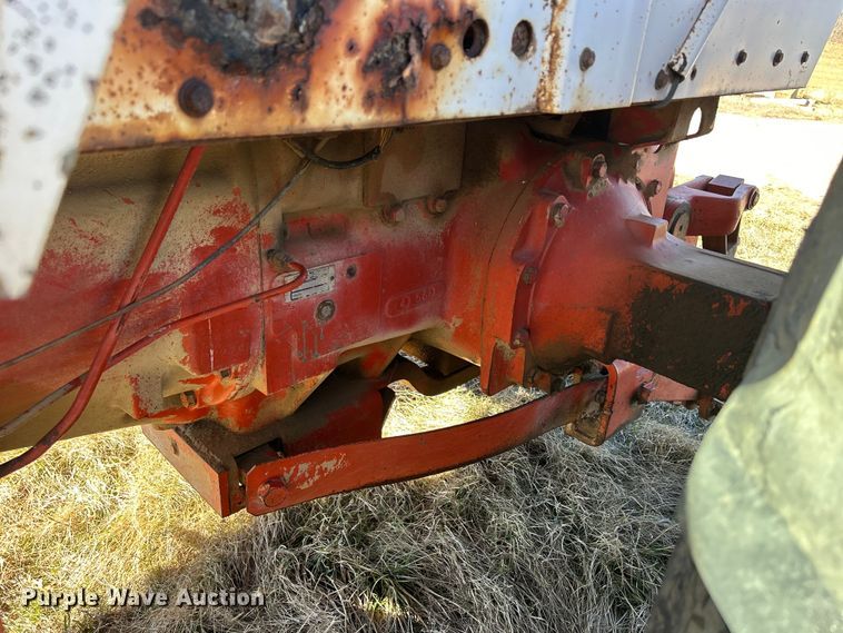 image for item DS0835 Case 1370 tractor