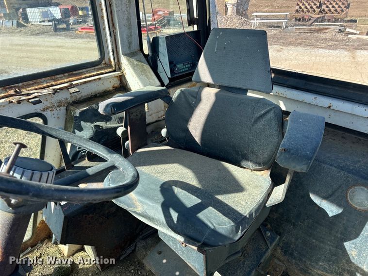 image for item DS0835 Case 1370 tractor