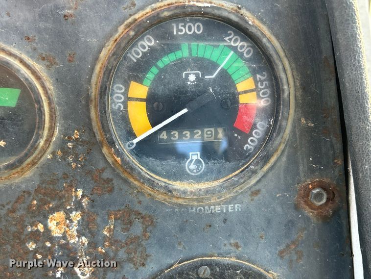 image for item DS0835 Case 1370 tractor