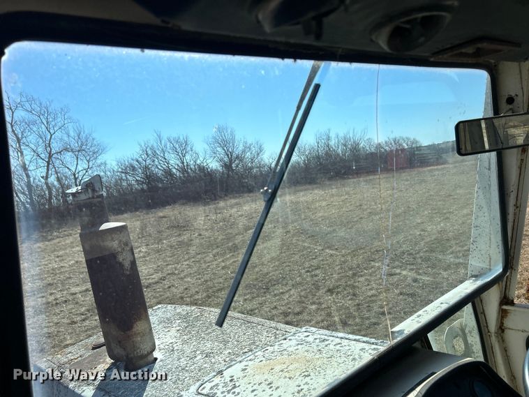 image for item DS0835 Case 1370 tractor