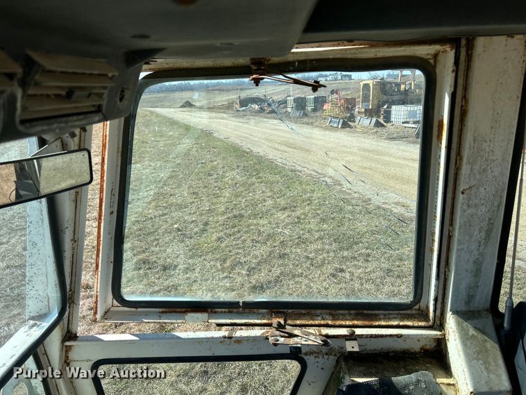 image for item DS0835 Case 1370 tractor