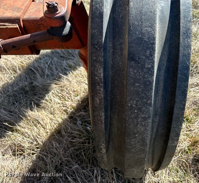 image for item DS0835 Case 1370 tractor