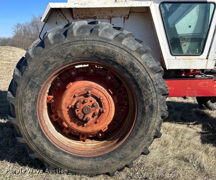 image for item DS0835 Case 1370 tractor