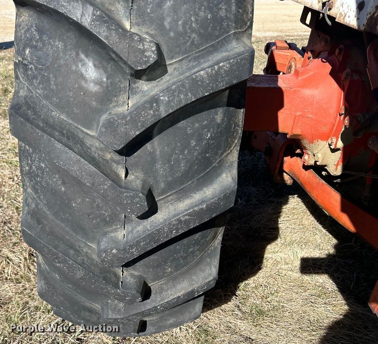 image for item DS0835 Case 1370 tractor