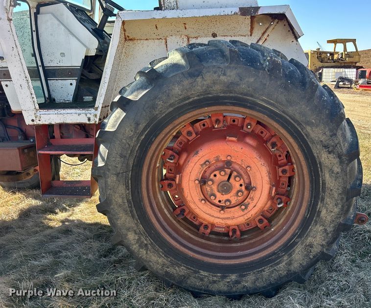 image for item DS0835 Case 1370 tractor