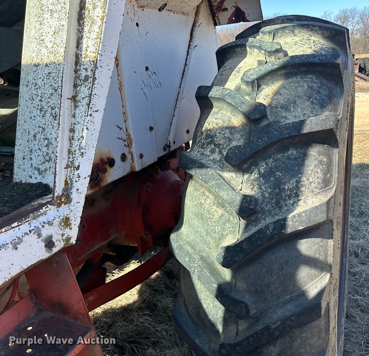 image for item DS0835 Case 1370 tractor