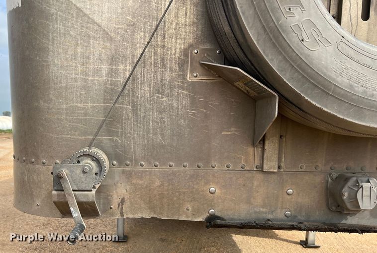 image for item DS2923 2016 Wilson PSDCL-402 livestock trailer