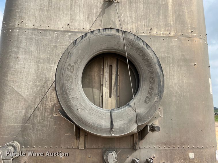 image for item DS2923 2016 Wilson PSDCL-402 livestock trailer