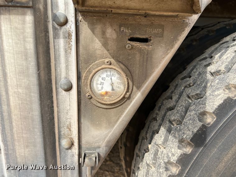 image for item DS2923 2016 Wilson PSDCL-402 livestock trailer