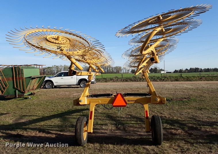 image for item DV9907 2019 Vermeer VR1224 hay rake