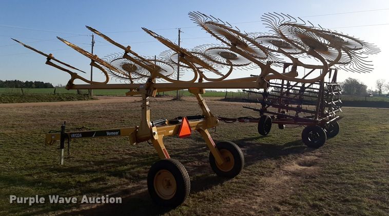 image for item DV9907 2019 Vermeer VR1224 hay rake