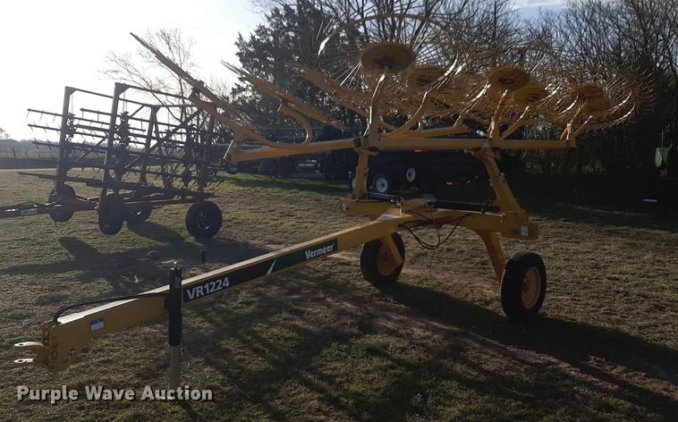 image for item DV9907 2019 Vermeer VR1224 hay rake