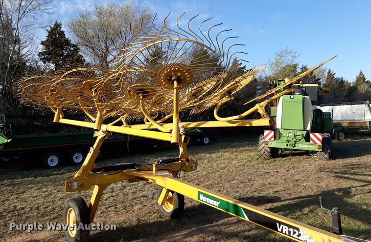 image for item DV9907 2019 Vermeer VR1224 hay rake