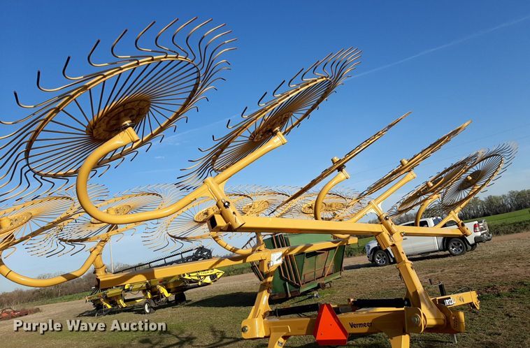 image for item DV9907 2019 Vermeer VR1224 hay rake