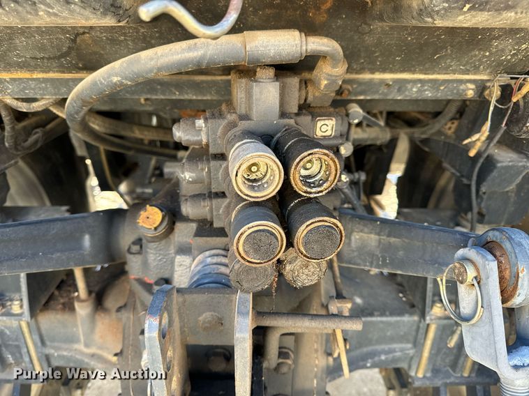 image for item EH6551 2005 Mahindra 4510C MFWD tractor