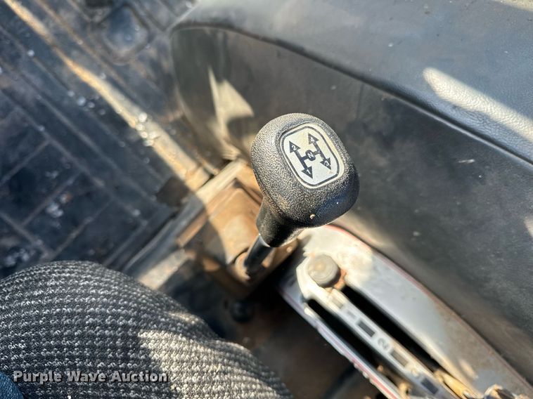 image for item EH6551 2005 Mahindra 4510C MFWD tractor