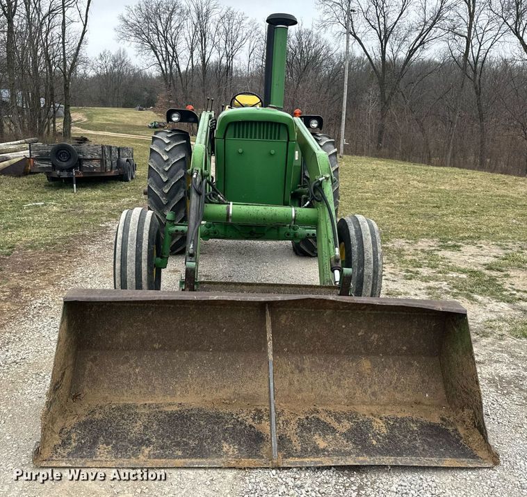 image for item EH6567 1972 John Deere 4320 tractor