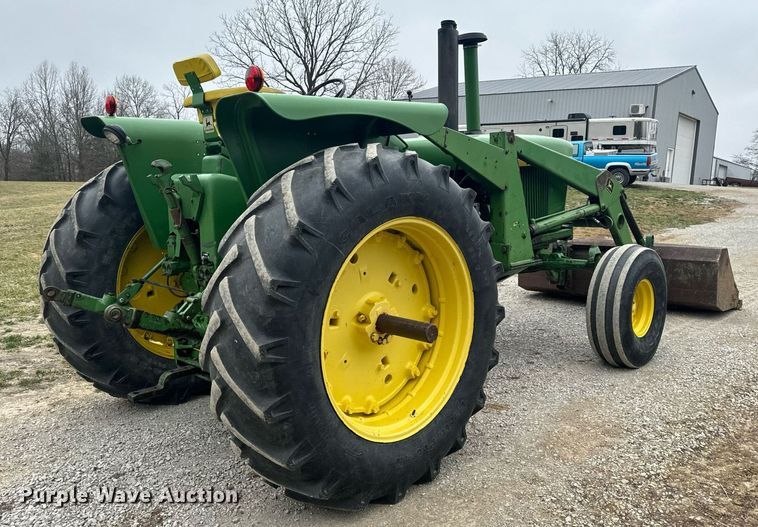 image for item EH6567 1972 John Deere 4320 tractor