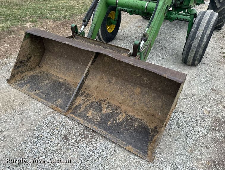 image for item EH6567 1972 John Deere 4320 tractor