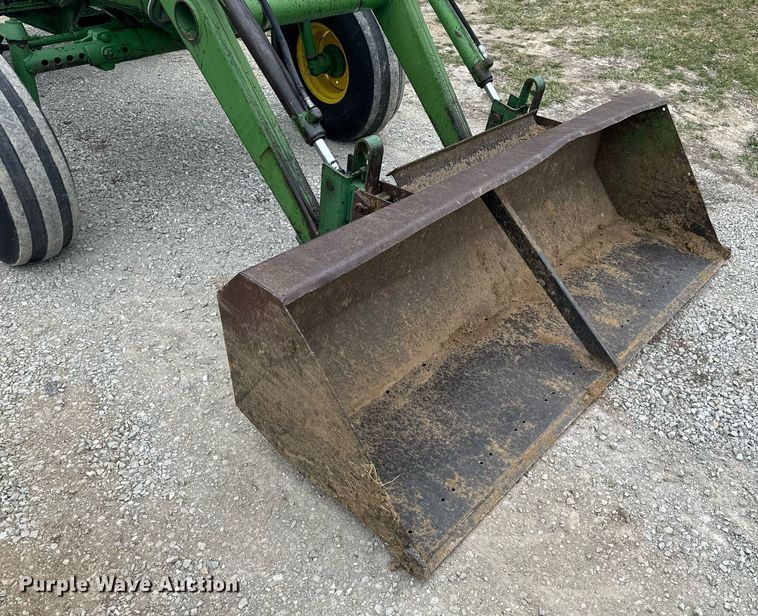 image for item EH6567 1972 John Deere 4320 tractor