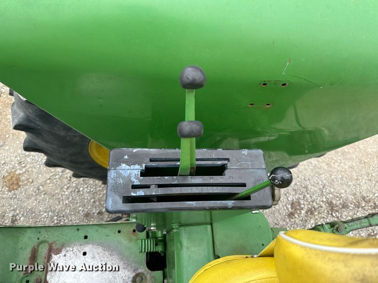 image for item EH6567 1972 John Deere 4320 tractor