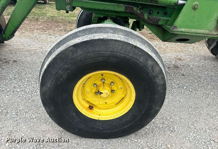 image for item EH6567 1972 John Deere 4320 tractor