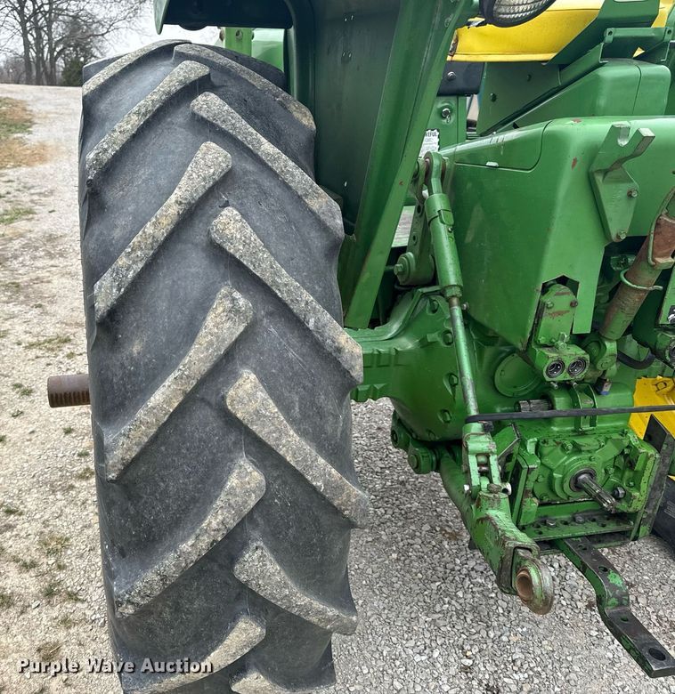 image for item EH6567 1972 John Deere 4320 tractor