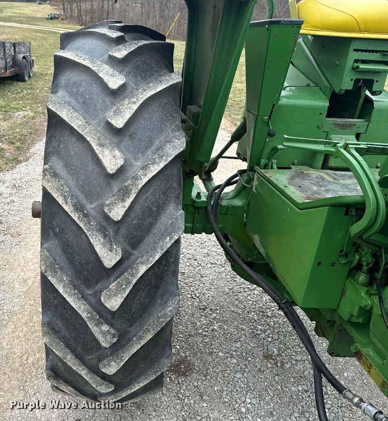 image for item EH6567 1972 John Deere 4320 tractor