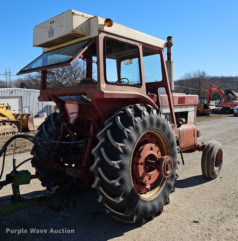 image for item EI3531 1975 International Harvester  Farmall 1066 tractor