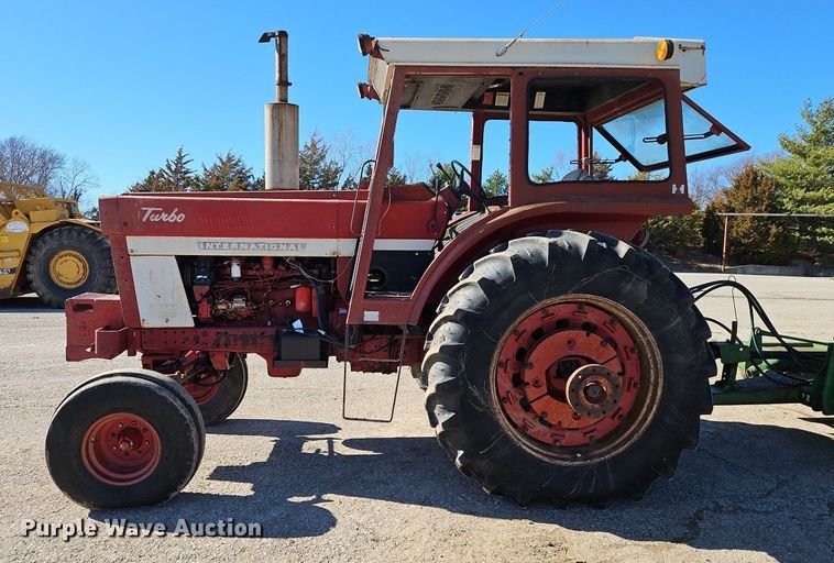 image for item EI3531 1975 International Harvester  Farmall 1066 tractor