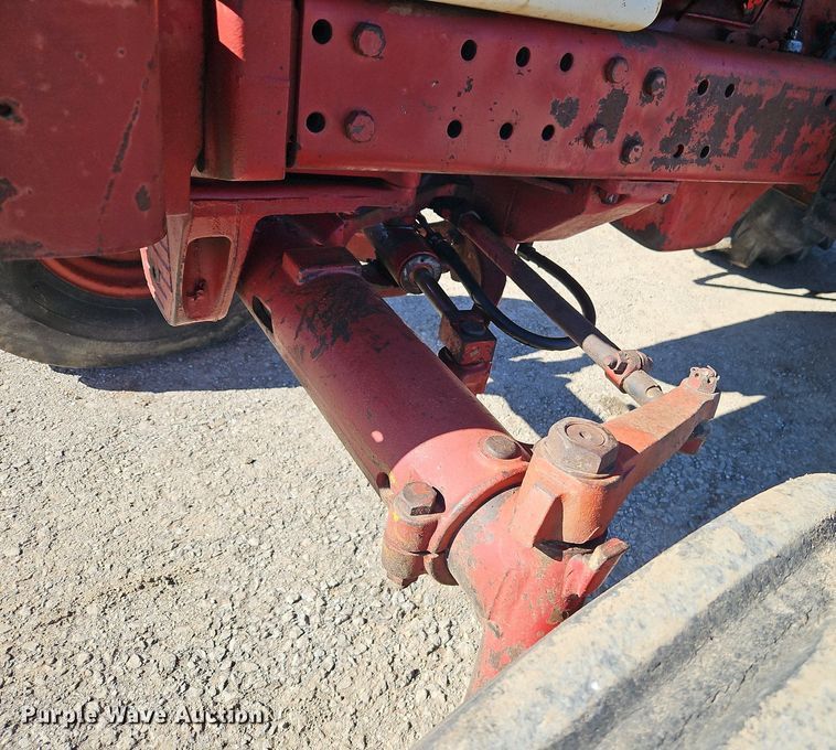 image for item EI3531 1975 International Harvester  Farmall 1066 tractor