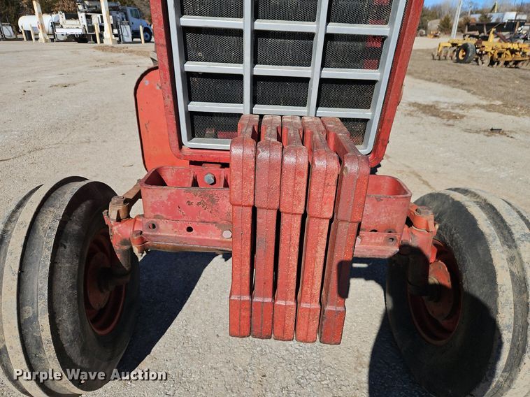 image for item EI3531 1975 International Harvester  Farmall 1066 tractor