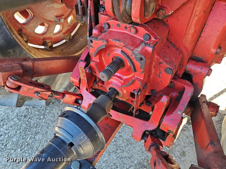 image for item EI3531 1975 International Harvester  Farmall 1066 tractor