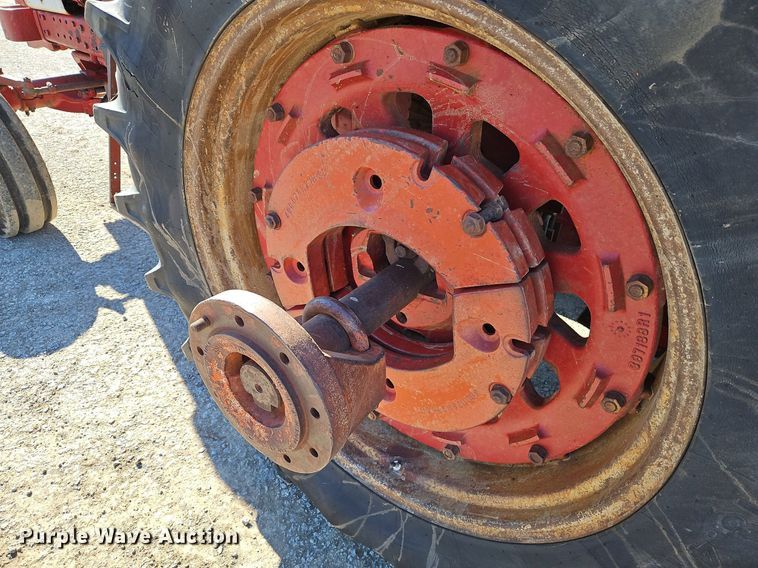 image for item EI3531 1975 International Harvester  Farmall 1066 tractor