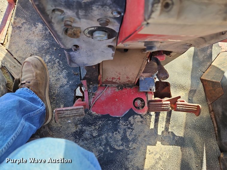 image for item EI3531 1975 International Harvester  Farmall 1066 tractor