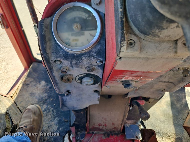 image for item EI3531 1975 International Harvester  Farmall 1066 tractor